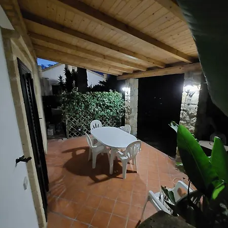 Con Giardino Sul Lungomare Campofelice Di Roccella