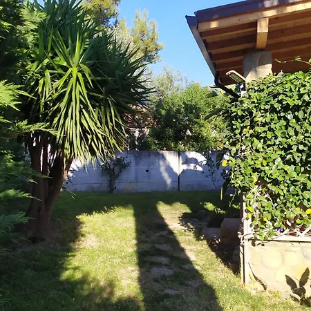 Con Giardino Sul Lungomare Campofelice Di Roccella